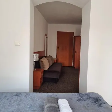 فندق مبيت وإفطار Przy Zelaznym Moscie كوادسكوم