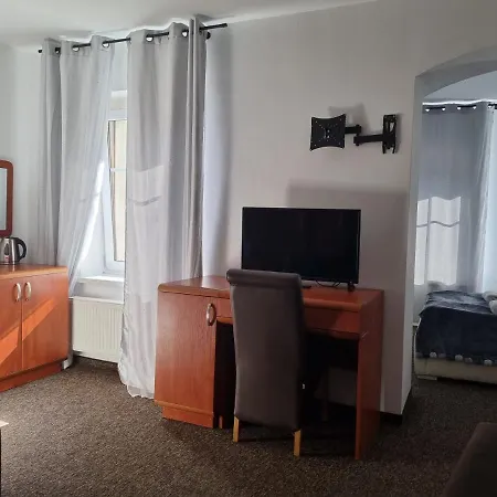 فندق مبيت وإفطار Przy Zelaznym Moscie كوادسكوم