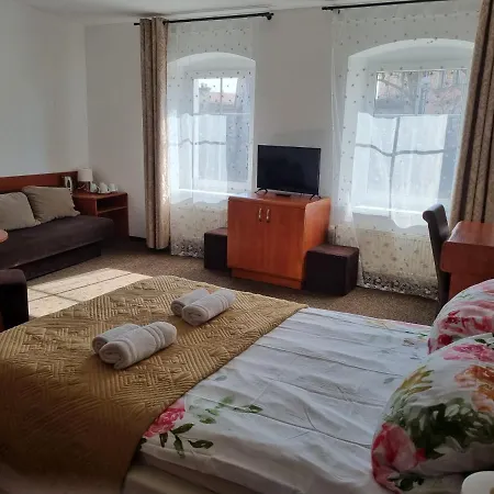 Przy Zelaznym Moscie Bed & Breakfast 3*