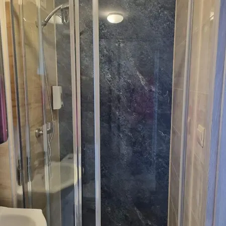 Przy Zelaznym Moscie فندق مبيت وإفطار كوادسكوم