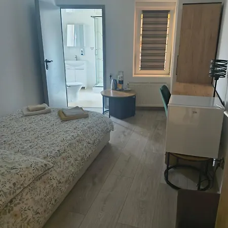 Przy Zelaznym Moscie 3*