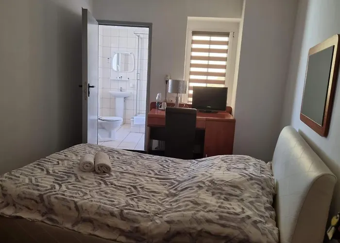 فندق مبيت وإفطار Przy Zelaznym Moscie كوادسكوم